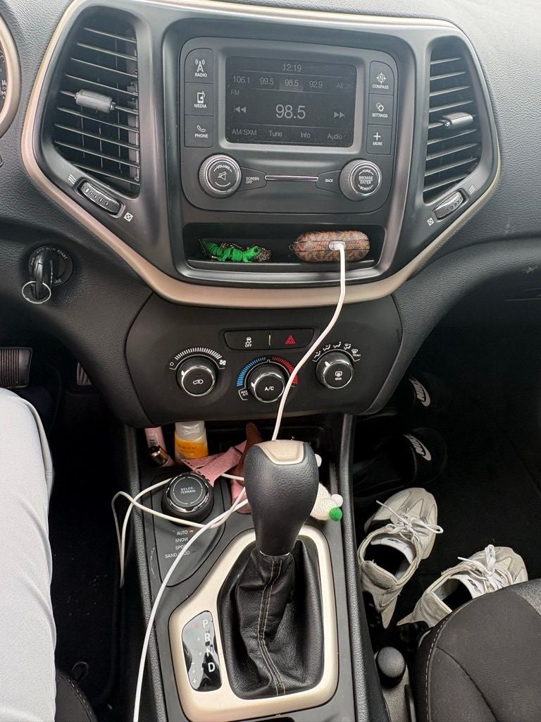 2017 Jeep Cherokee Sport