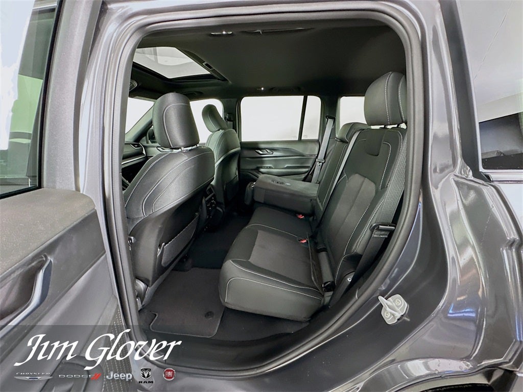 2025 Jeep Grand Cherokee GRAND CHEROKEE LAREDO X 4X2