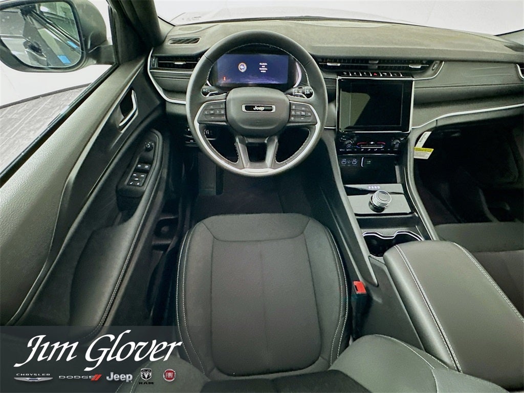 2025 Jeep Grand Cherokee GRAND CHEROKEE LAREDO X 4X2