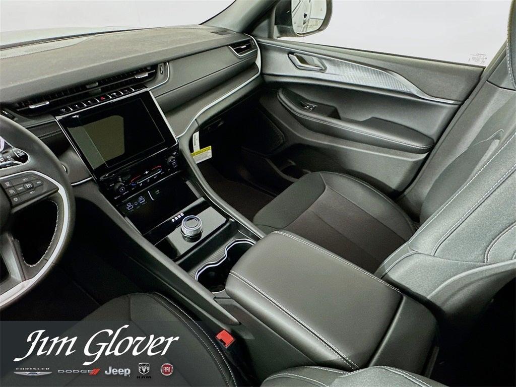 2025 Jeep Grand Cherokee GRAND CHEROKEE LAREDO X 4X2