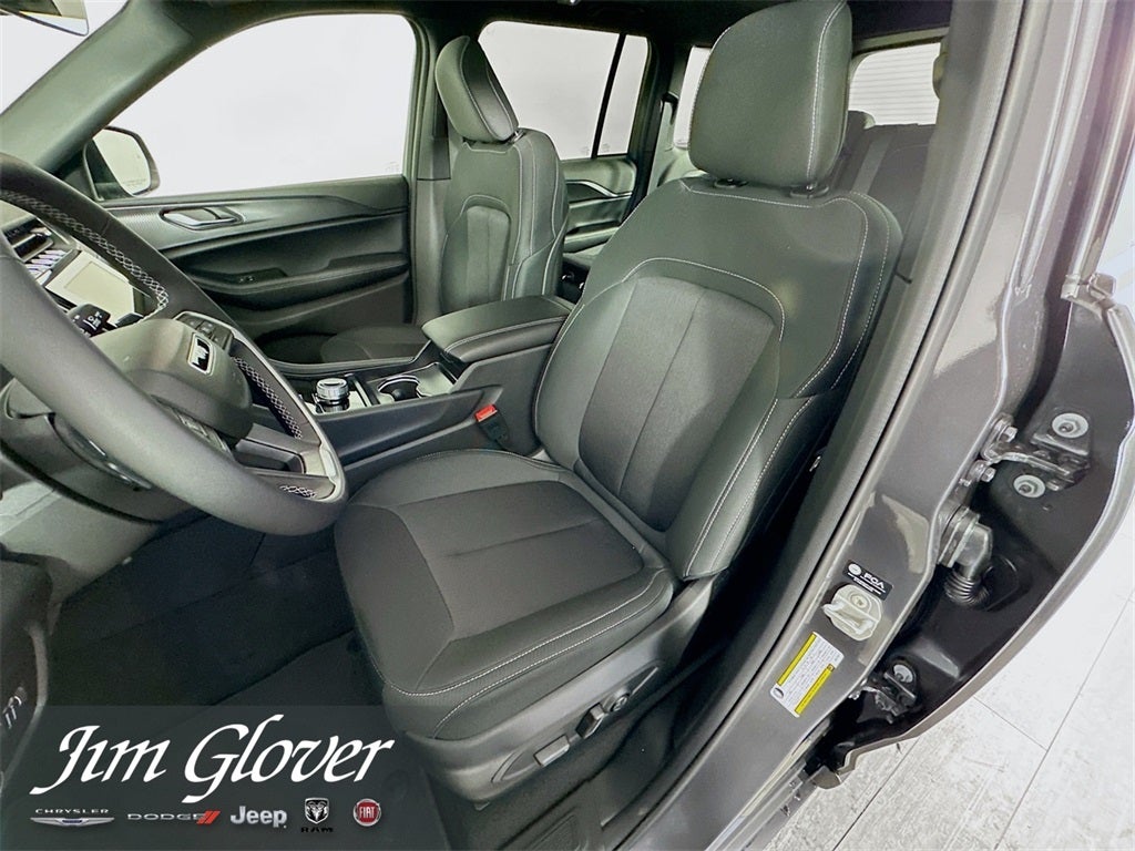 2025 Jeep Grand Cherokee GRAND CHEROKEE LAREDO X 4X2