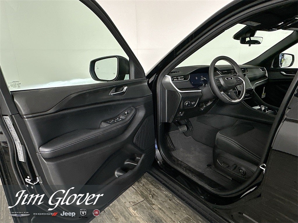 2025 Jeep Grand Cherokee GRAND CHEROKEE LAREDO X 4X2