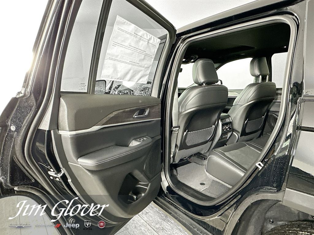 2026 Jeep Grand Cherokee GRAND CHEROKEE LAREDO ALTITUDE 4X2