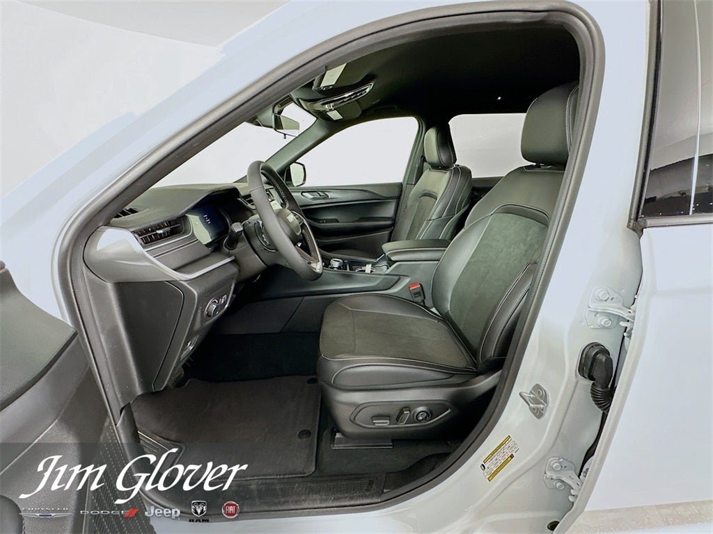 2025 Jeep Grand Cherokee L GRAND CHEROKEE L ALTITUDE 4X2