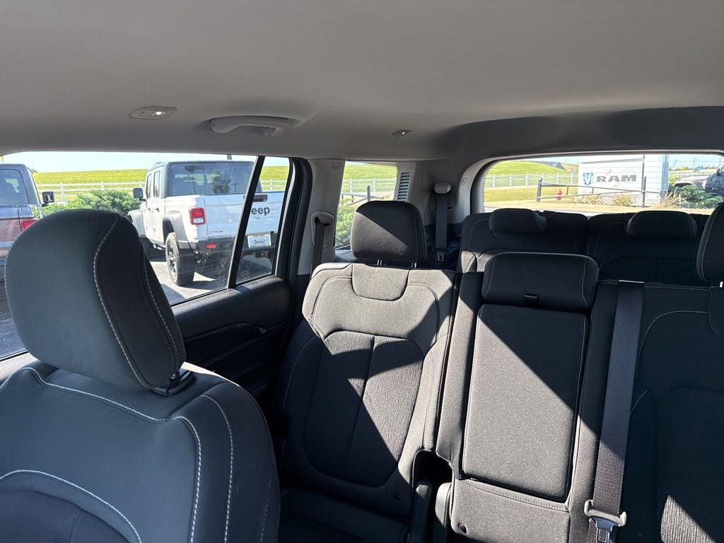 2021 Jeep Grand Cherokee L Laredo 4x4