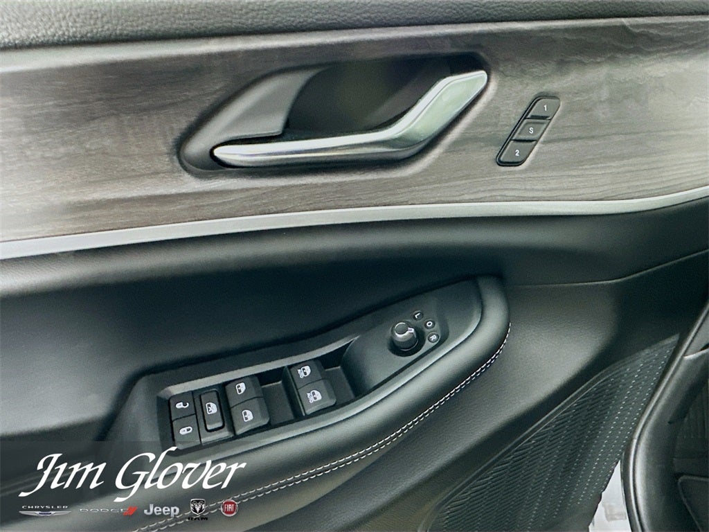 2025 Jeep Grand Cherokee L GRAND CHEROKEE L LIMITED 4X4