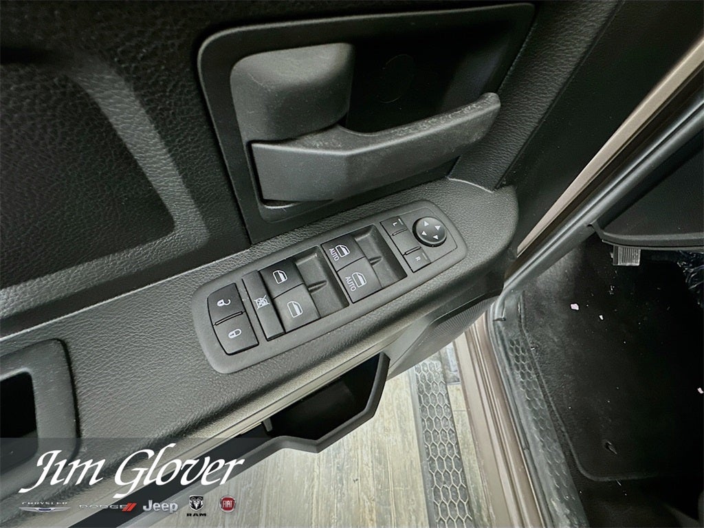 2021 RAM 1500 Classic Tradesman Quad Cab 4x2 6'4' Box