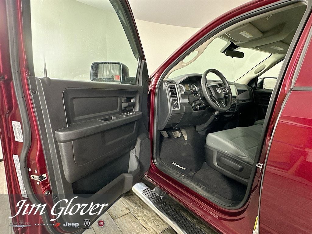 2017 RAM 1500 Express Quad Cab 4x4 6'4' Box