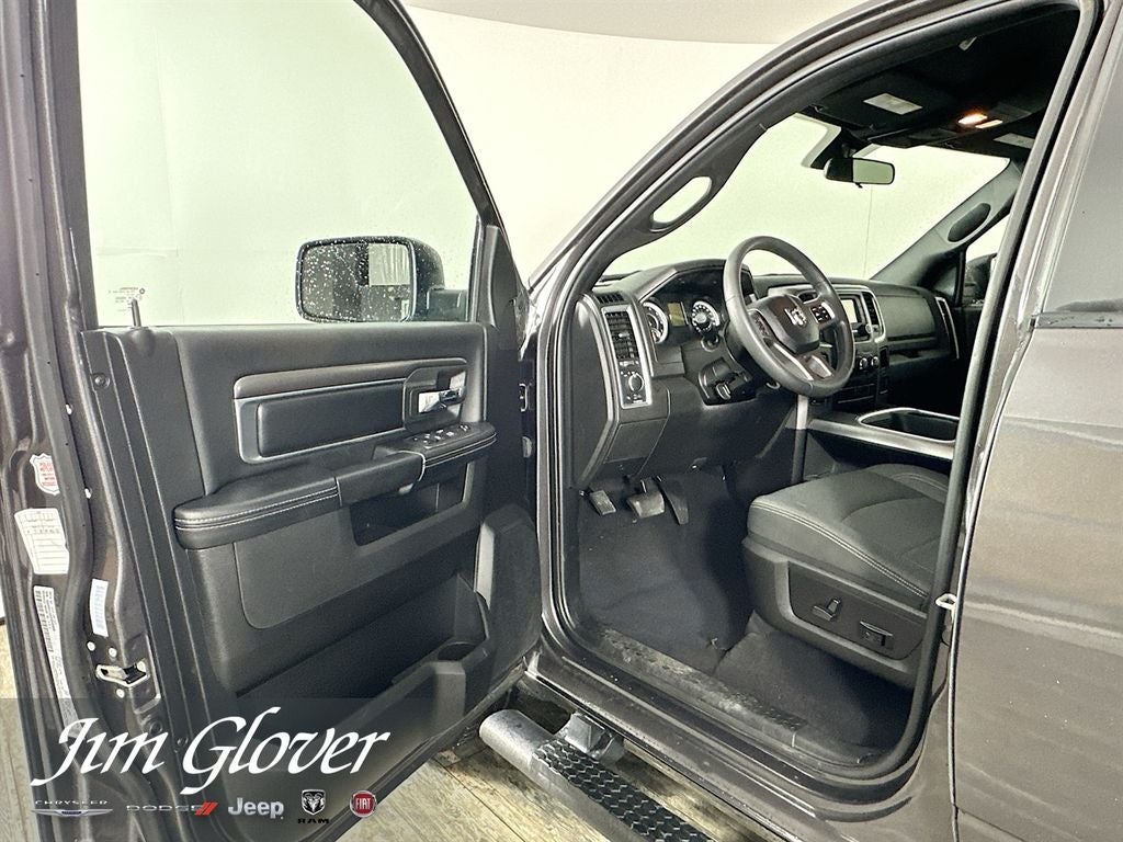 2023 RAM 1500 Classic Warlock Crew Cab 4x4 5'7' Box