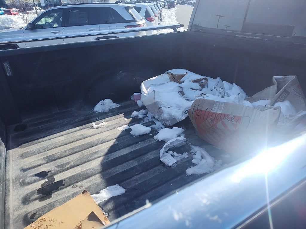 2017 RAM 1500 Laramie Crew Cab 4x4 5'7' Box