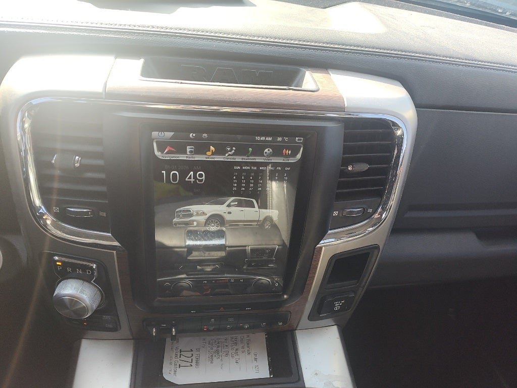 2017 RAM 1500 Laramie Crew Cab 4x4 5'7' Box