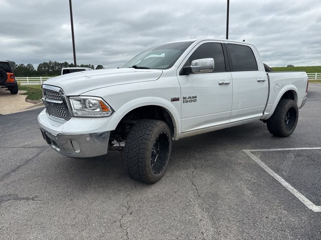 2017 RAM 1500 Laramie Crew Cab 4x4 5'7' Box