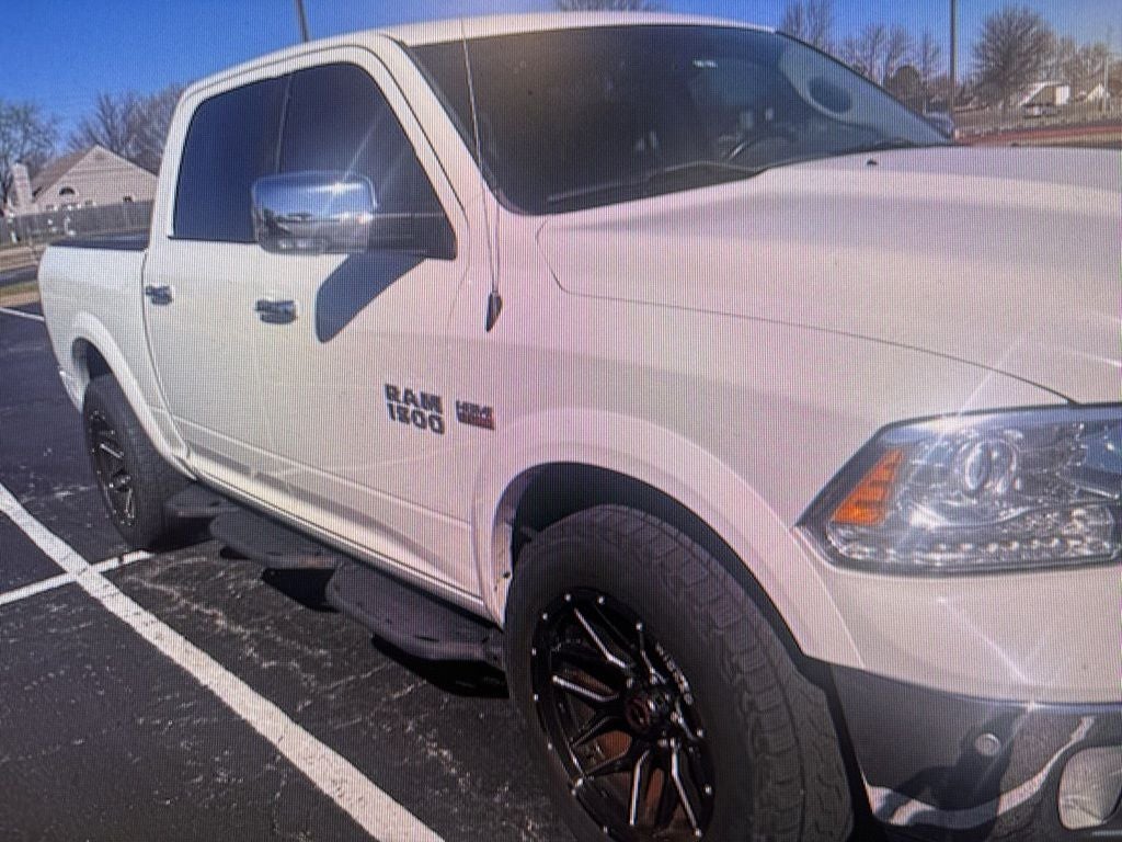 2017 RAM 1500 Laramie Crew Cab 4x4 5'7' Box