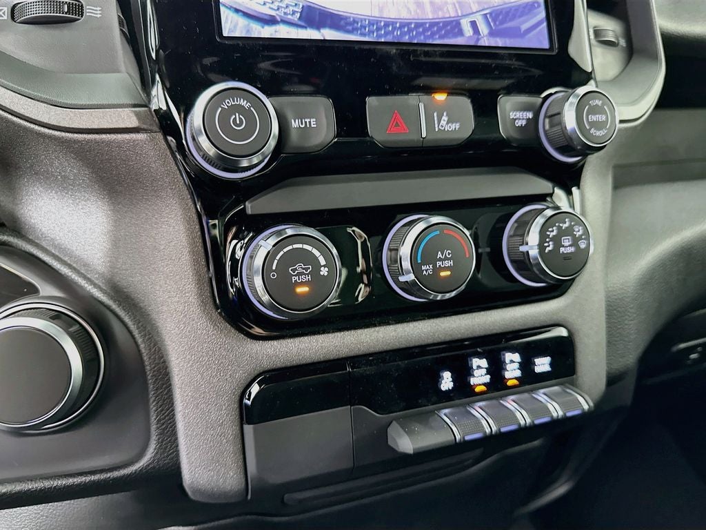 2026 RAM 1500 RAM 1500 EXPRESS QUAD CAB 4X2 6'4' BOX