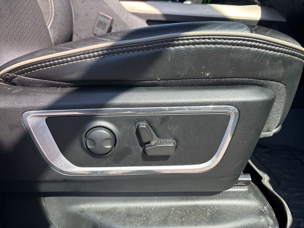 2022 RAM 1500 Laramie Crew Cab 4x2 5'7' Box