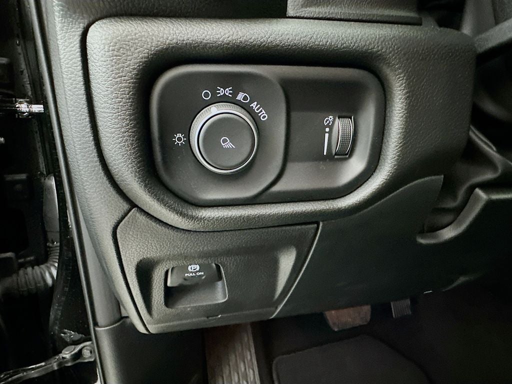 2025 RAM 1500 Tradesman Quad Cab 4x4 6'4' Box