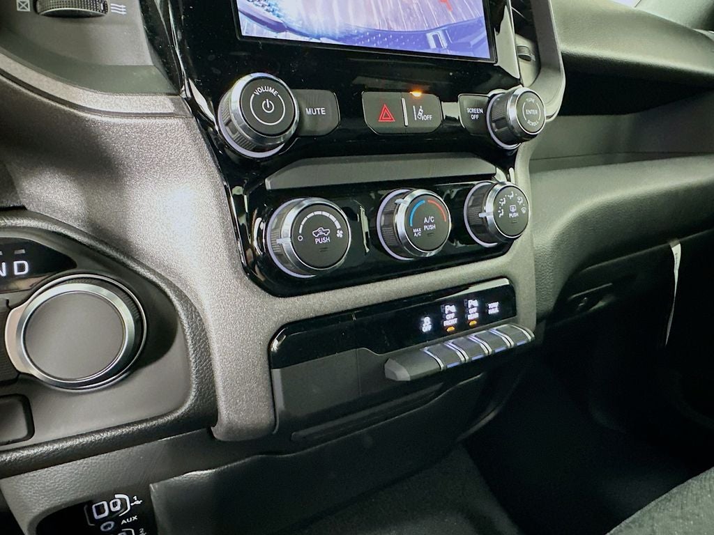 2026 RAM 1500 RAM 1500 EXPRESS QUAD CAB 4X2 6'4' BOX