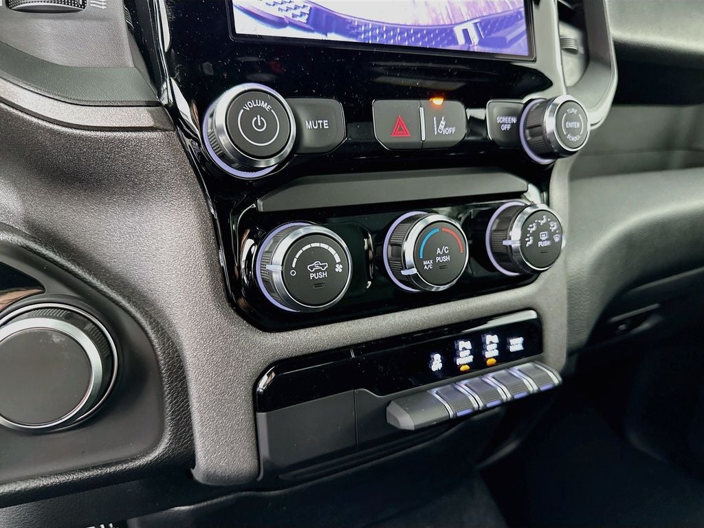 2026 RAM 1500 RAM 1500 EXPRESS QUAD CAB 4X2 6'4' BOX