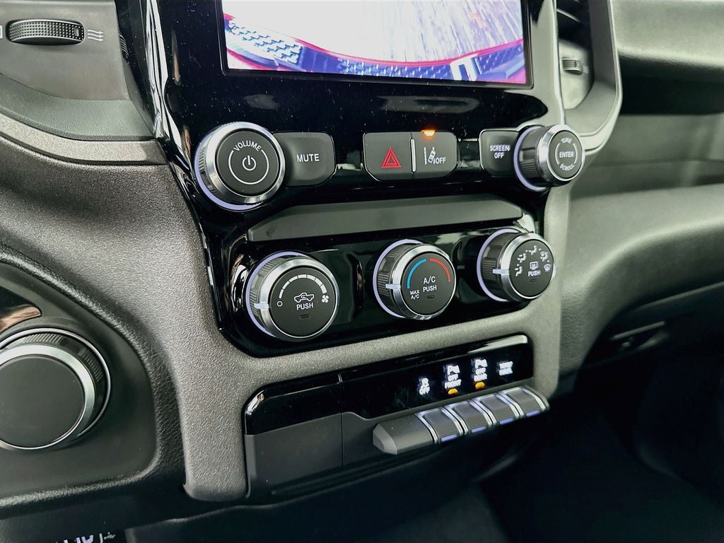 2026 RAM 1500 RAM 1500 EXPRESS QUAD CAB 4X2 6'4' BOX