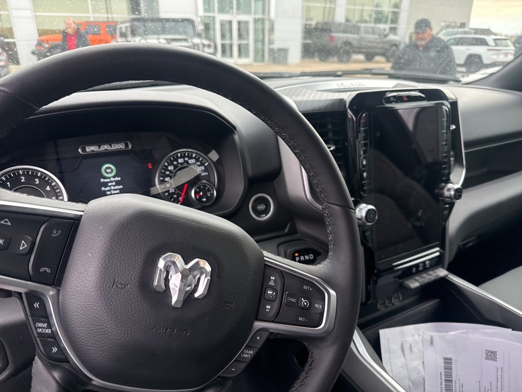2025 RAM 1500 Big Horn Crew Cab 4x4 5'7' Box