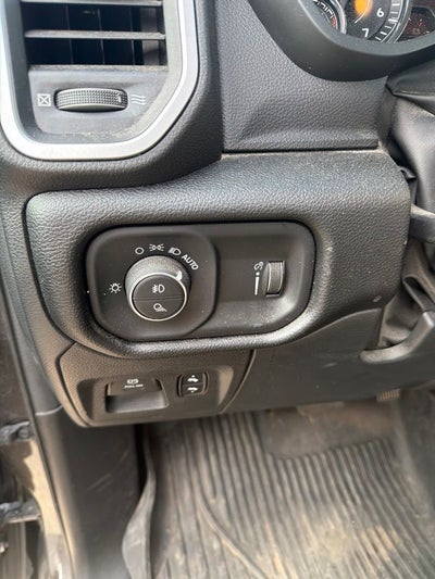 2022 RAM 1500 Big Horn Crew Cab 4x4 5'7' Box