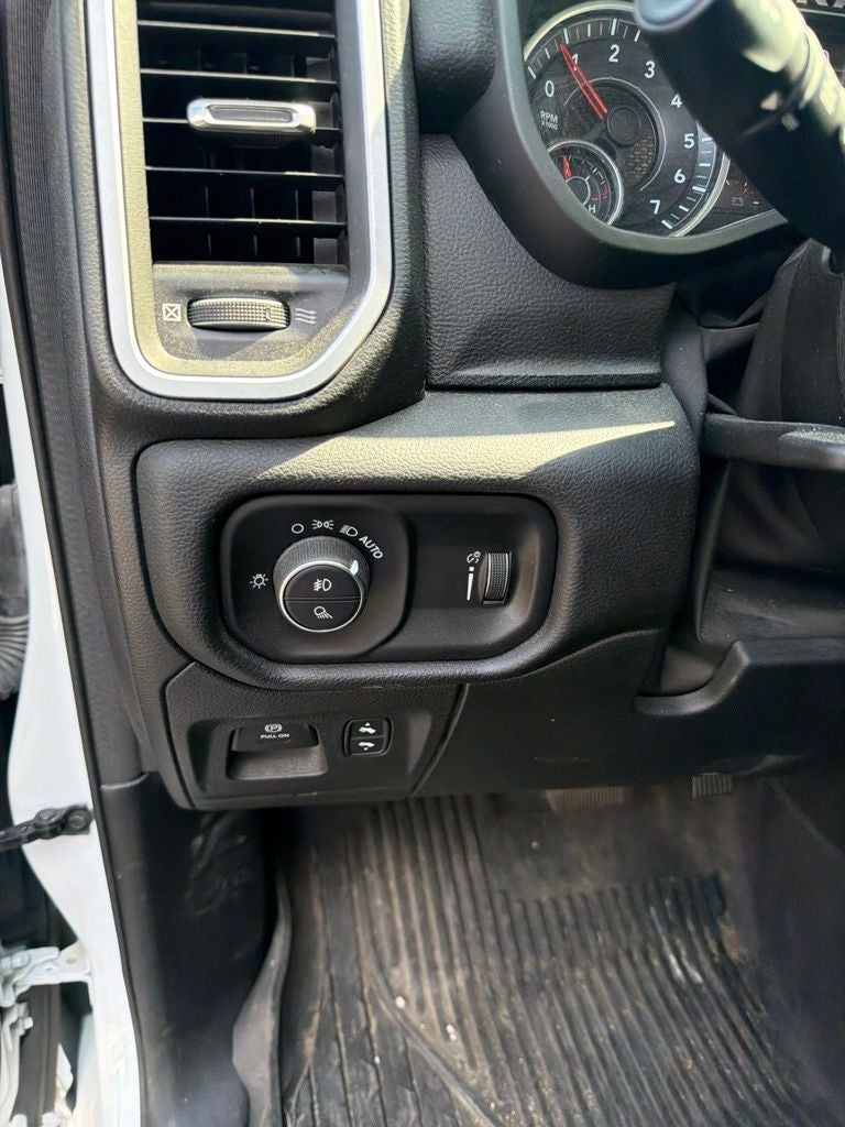 2022 RAM 1500 Big Horn Crew Cab 4x4 5'7' Box