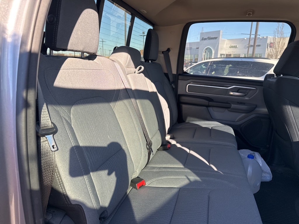 2020 RAM 1500 Big Horn Crew Cab 4x4 5'7' Box