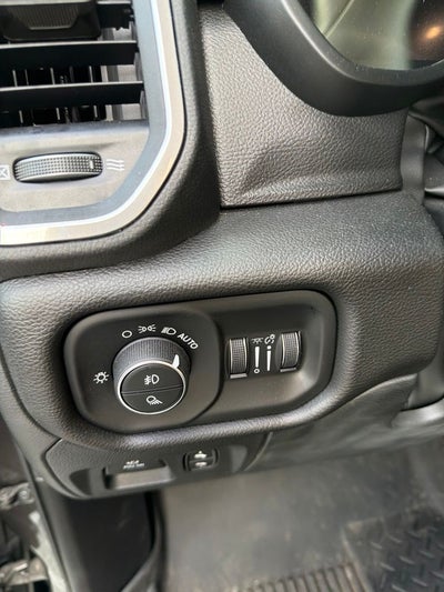 2023 RAM 1500 Laramie Crew Cab 4x4 5'7' Box