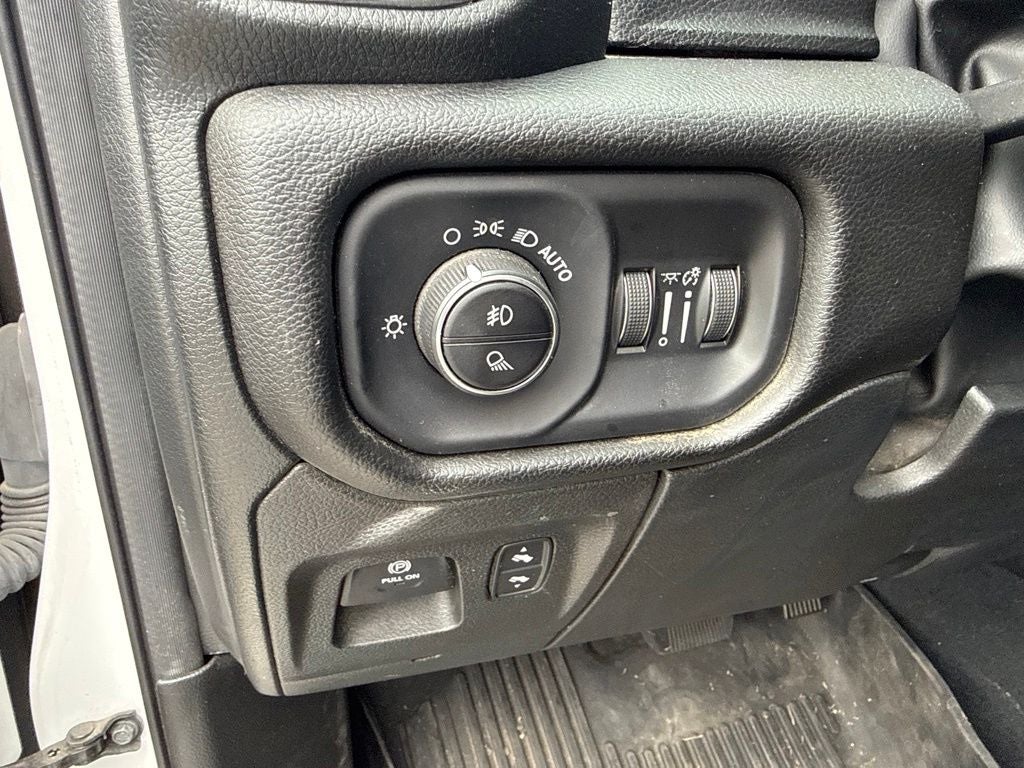 2023 RAM 1500 Laramie Crew Cab 4x4 5'7' Box