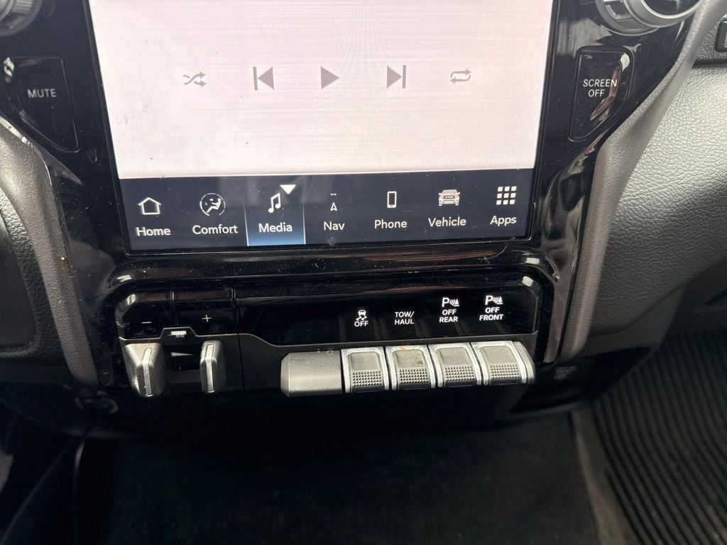 2023 RAM 1500 Laramie Crew Cab 4x4 5'7' Box