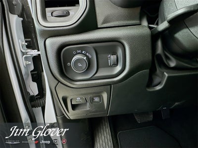 2025 RAM 1500 RAM 1500 TRADESMAN CREW CAB 4X4 6'4' BOX