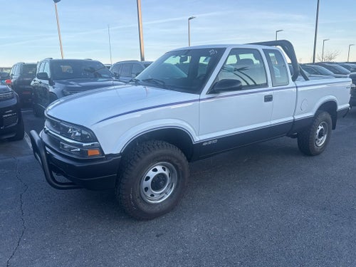 2002 Chevrolet S-10 Base 123 WB