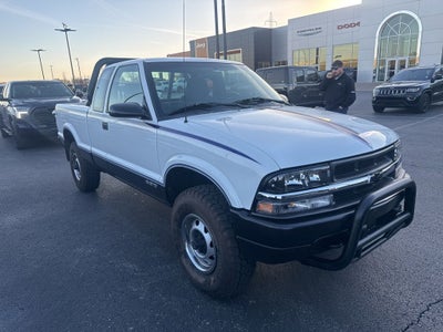 2002 Chevrolet S-10 Base 123 WB