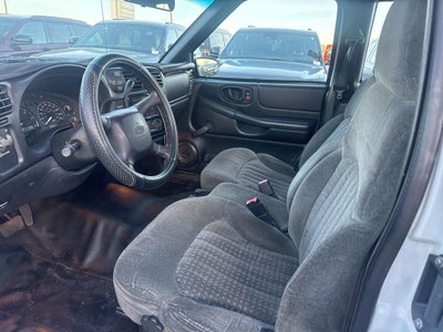 2002 Chevrolet S-10 Base 123 WB