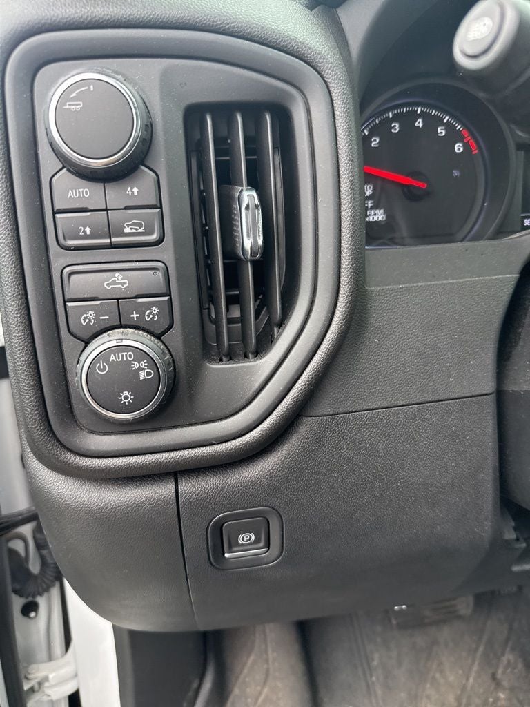 2024 Chevrolet Silverado 1500 4WD Crew Cab Short Bed Custom