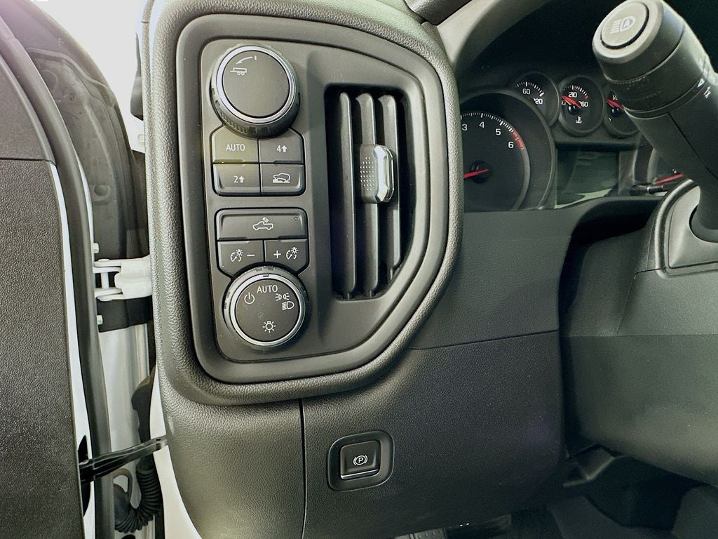2024 Chevrolet Silverado 1500 4WD Crew Cab Short Bed Custom