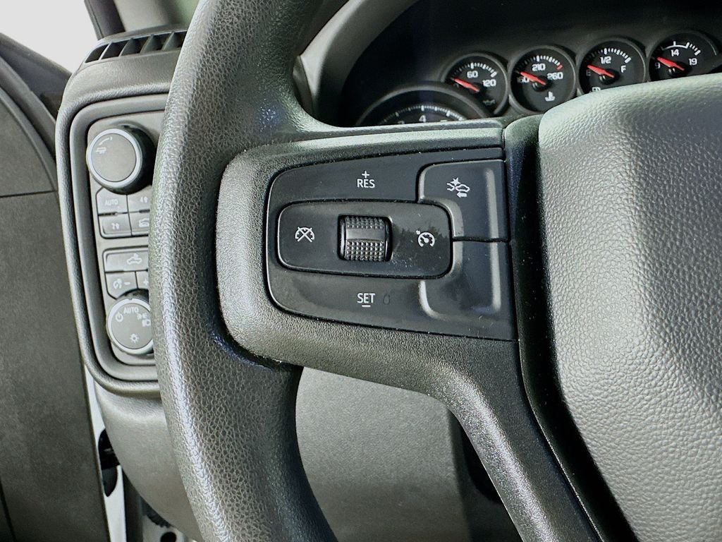 2024 Chevrolet Silverado 1500 4WD Crew Cab Short Bed Custom