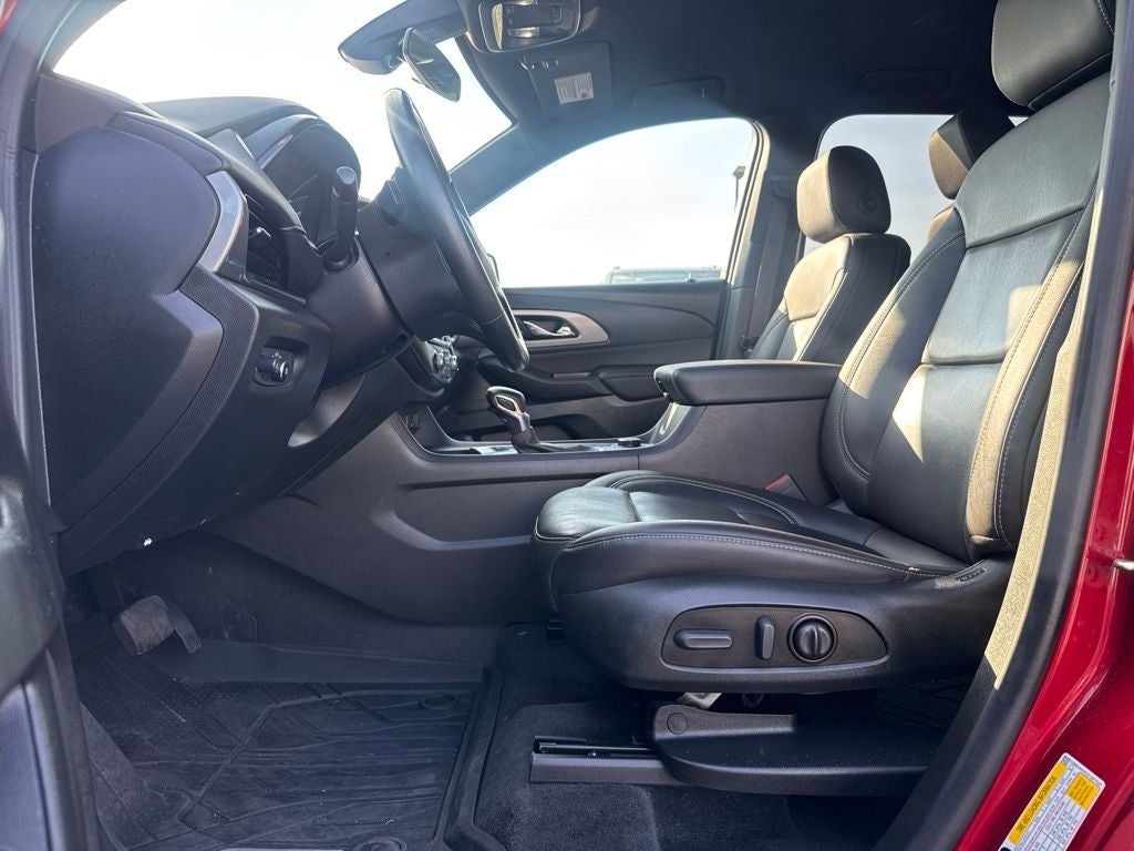 2023 Chevrolet Traverse AWD LT Leather