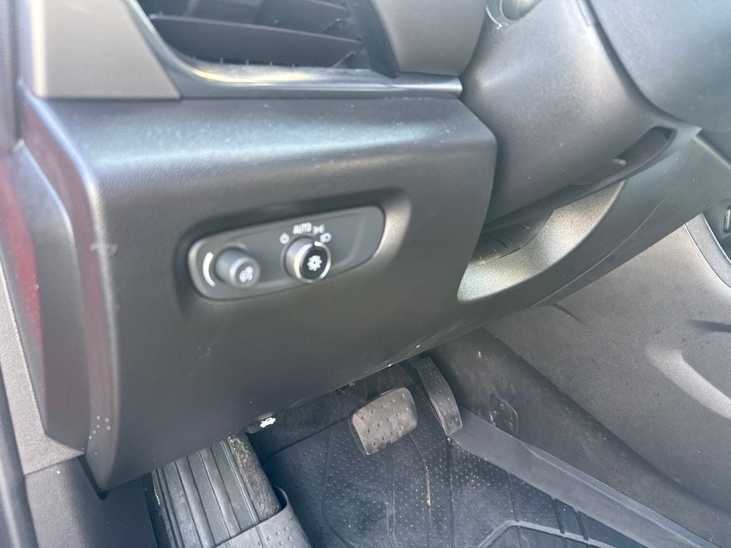 2023 Chevrolet Traverse AWD LT Leather