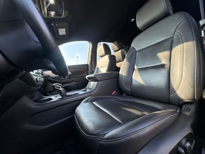 2023 Chevrolet Traverse AWD LT Leather