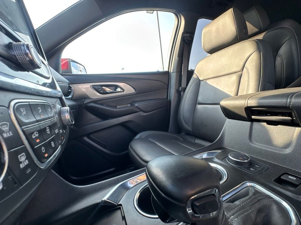 2023 Chevrolet Traverse AWD LT Leather