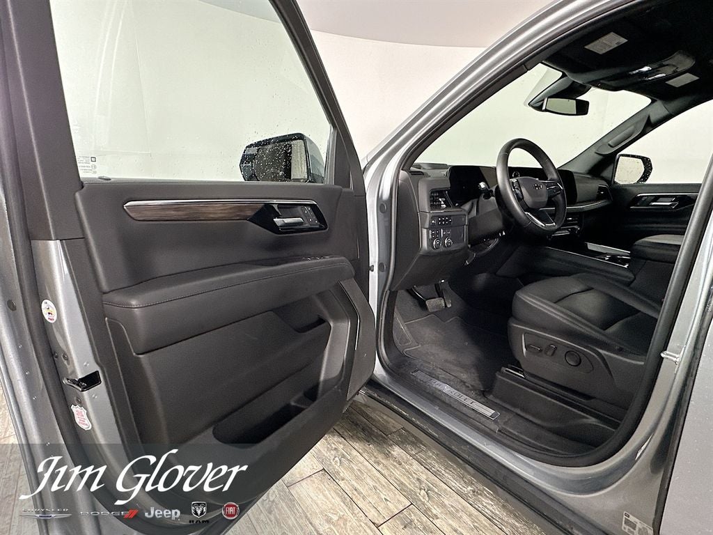 2025 Chevrolet Suburban 4WD Z71