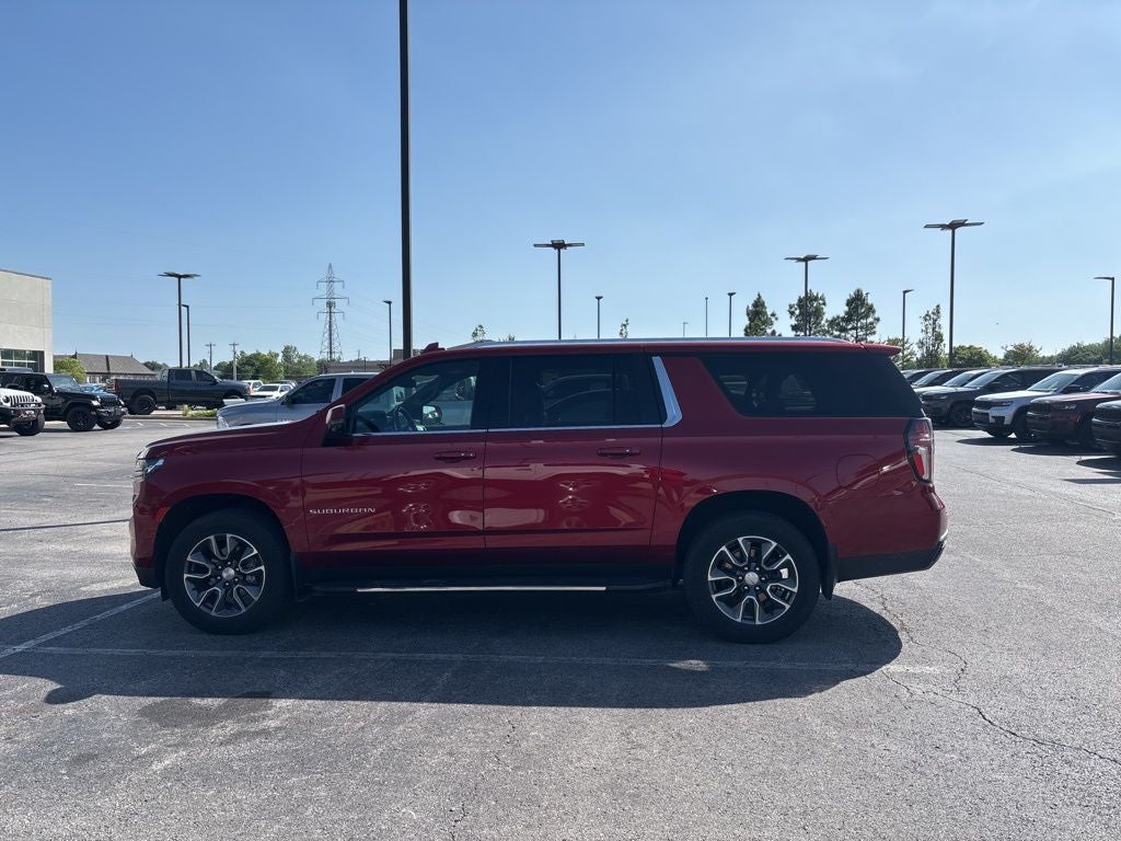 2022 Chevrolet Suburban 4WD LT