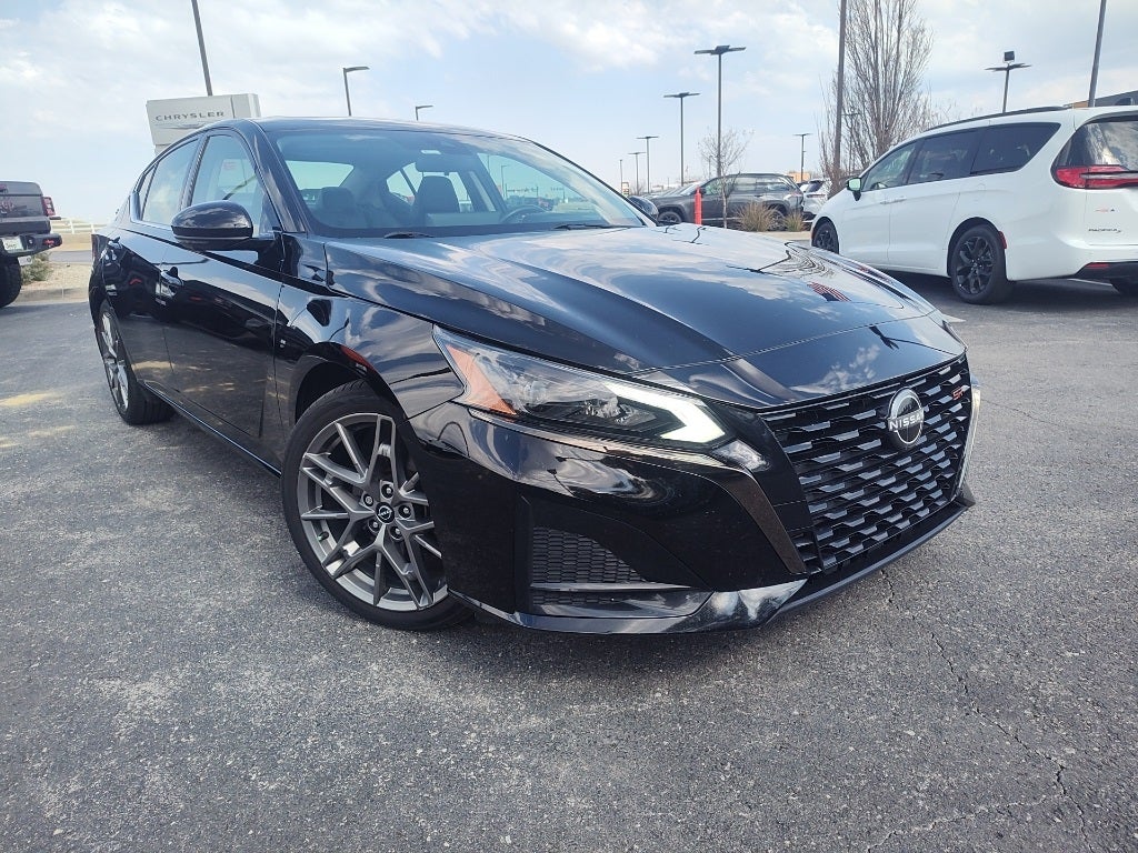 2023 Nissan Altima 2.0 SR