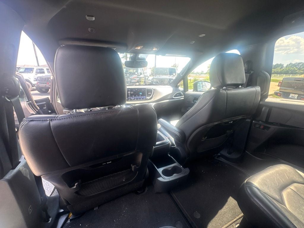 2025 Chrysler Pacifica Select