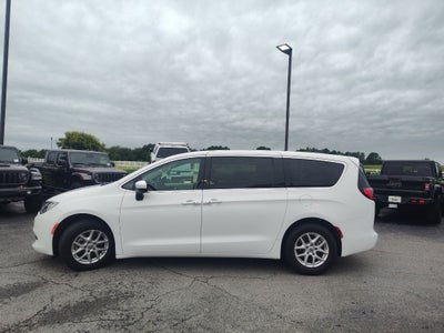 2022 Chrysler Voyager LX