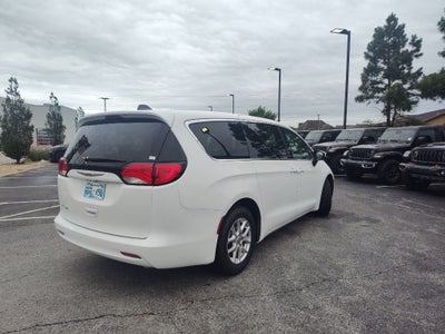 2022 Chrysler Voyager LX