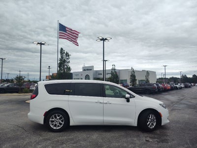 2022 Chrysler Voyager LX