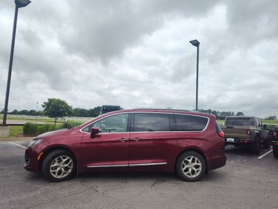 2017 Chrysler Pacifica Touring-L Plus