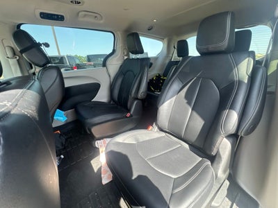 2024 Chrysler Pacifica Hybrid Select